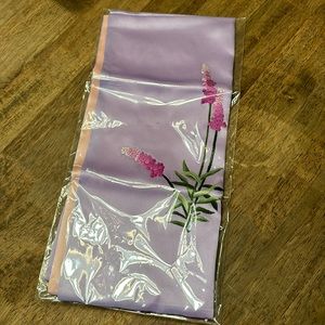 New silk scarf with floral embroidery